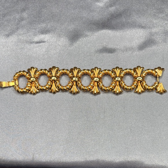 Kenneth Jay Lane Jewelry - Kenneth Jay Lane Gold Ornate Bracelet